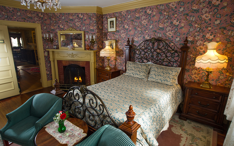 Chatwold guest room with fireplace at Thornhedge Inn